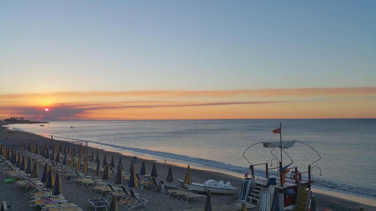Don Pedro Beach House Савона Екстер'єр фото