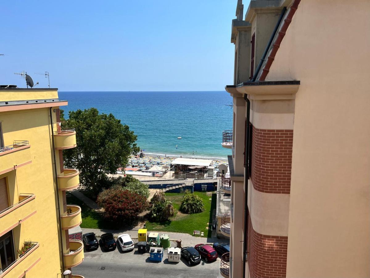 Don Pedro Beach House Савона Екстер'єр фото